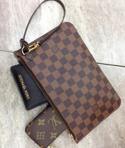 Louis Vuitton Damier Neverfull Wristlet